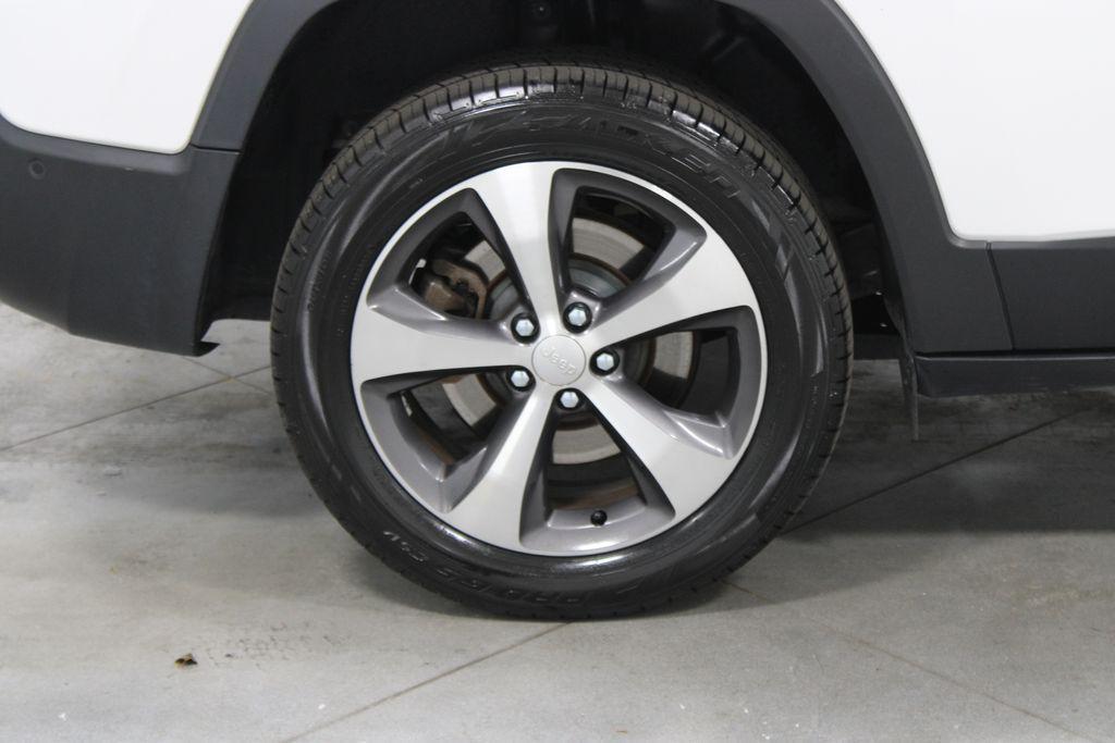 used 2021 Jeep Cherokee car, priced at $16,348