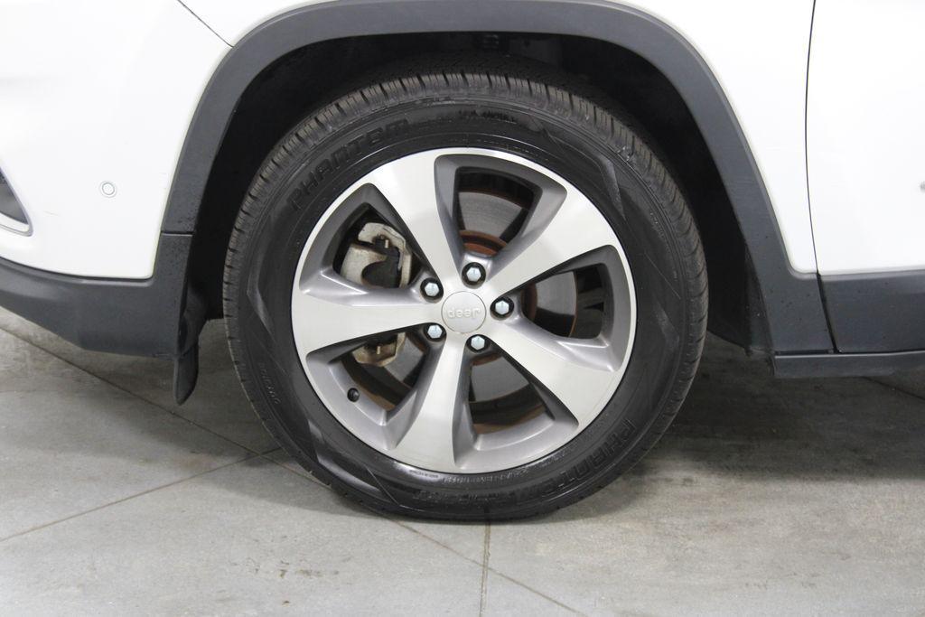 used 2021 Jeep Cherokee car, priced at $16,348
