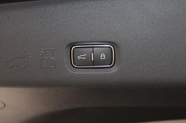 new 2025 Lincoln Navigator car, priced at $103,811