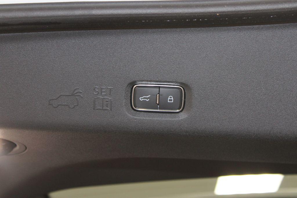 new 2025 Lincoln Navigator car, priced at $103,602