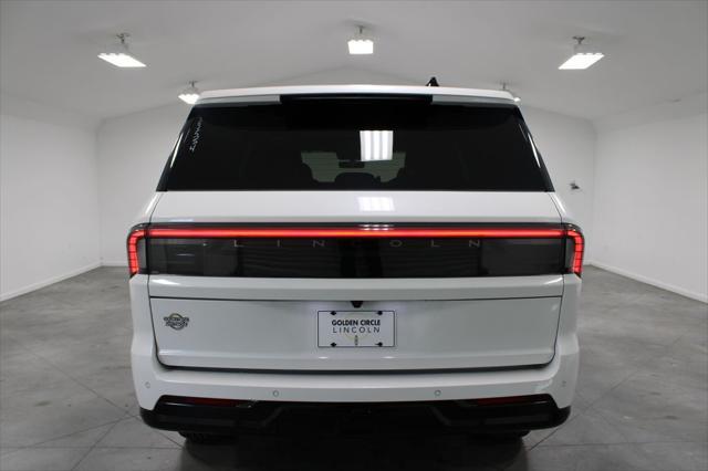 new 2025 Lincoln Navigator car, priced at $107,964
