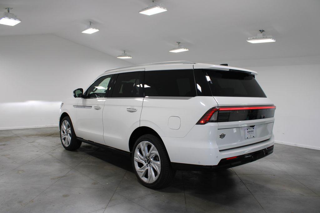 new 2025 Lincoln Navigator car, priced at $103,602