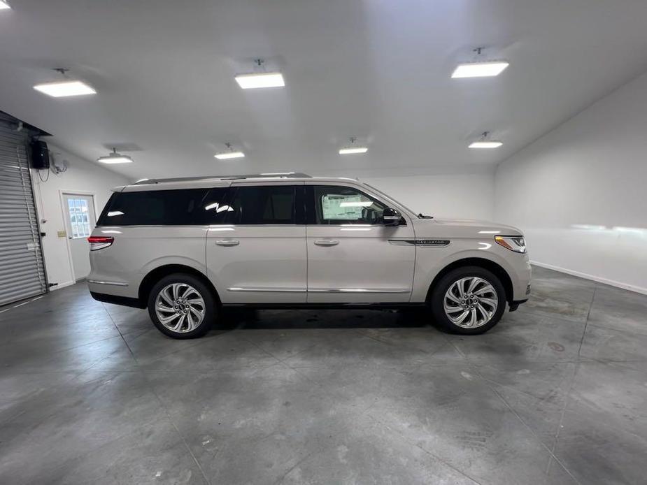 new 2024 Lincoln Navigator L car, priced at $100,981