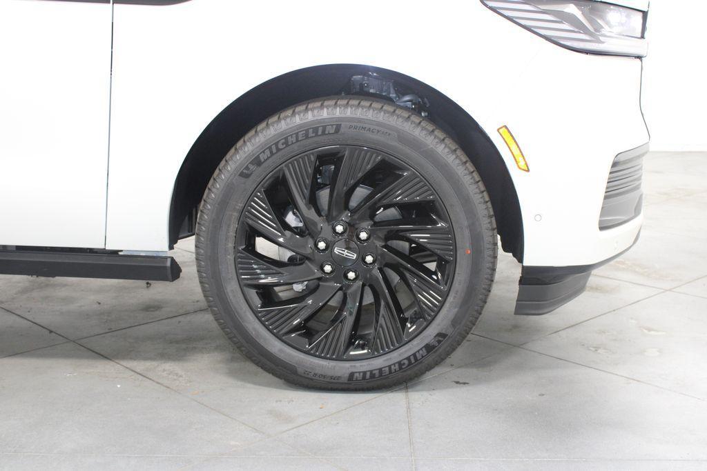 new 2025 Lincoln Navigator car, priced at $101,182