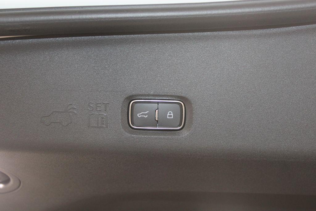 new 2025 Lincoln Navigator car, priced at $101,182