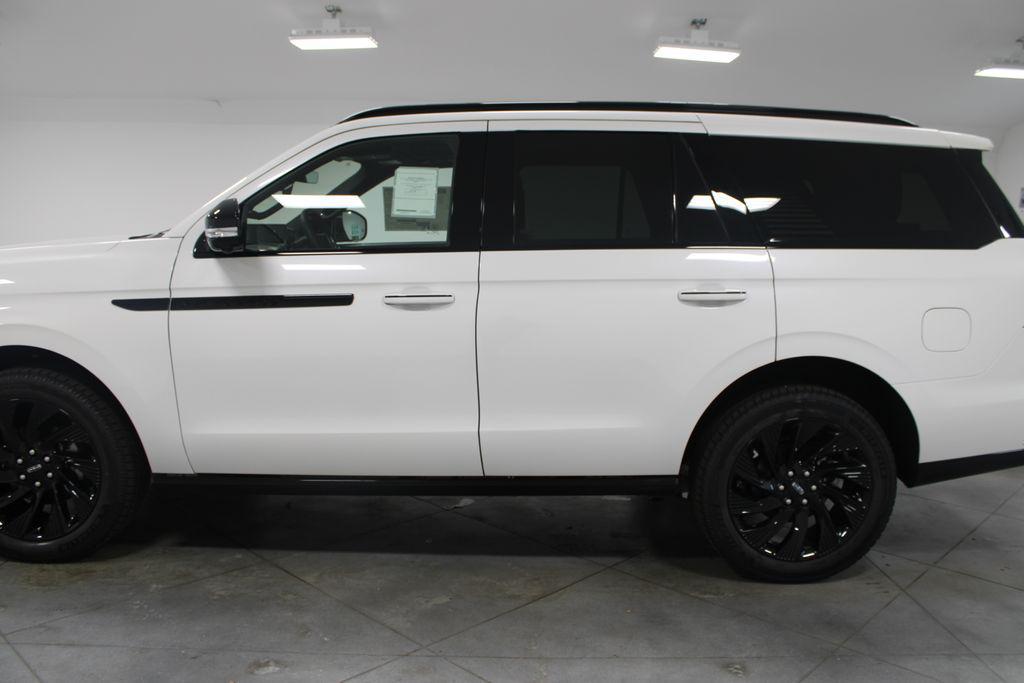 new 2025 Lincoln Navigator car, priced at $101,182