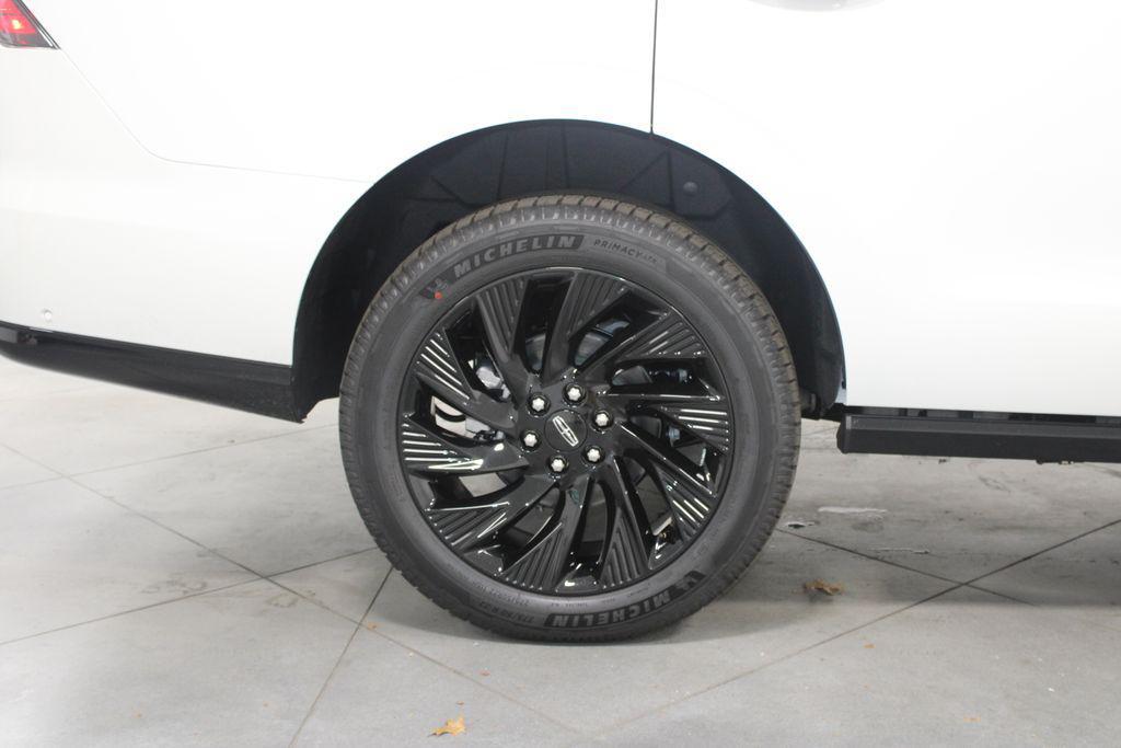 new 2025 Lincoln Navigator car, priced at $101,182