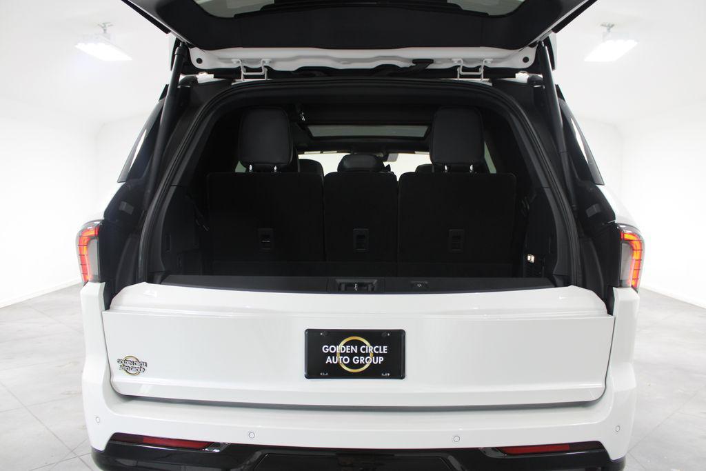 new 2025 Lincoln Navigator car, priced at $101,182