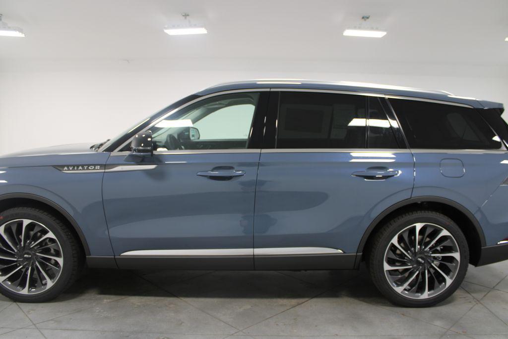 new 2025 Lincoln Aviator car, priced at $70,297