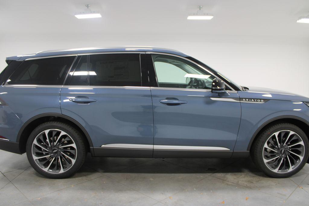 new 2025 Lincoln Aviator car, priced at $70,297