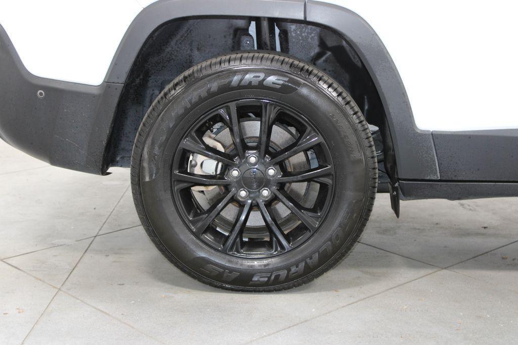 used 2023 Jeep Cherokee car, priced at $23,718