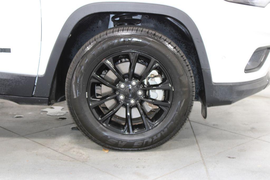used 2023 Jeep Cherokee car, priced at $23,718