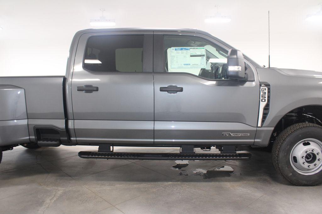 new 2025 Ford F-350 car, priced at $65,322