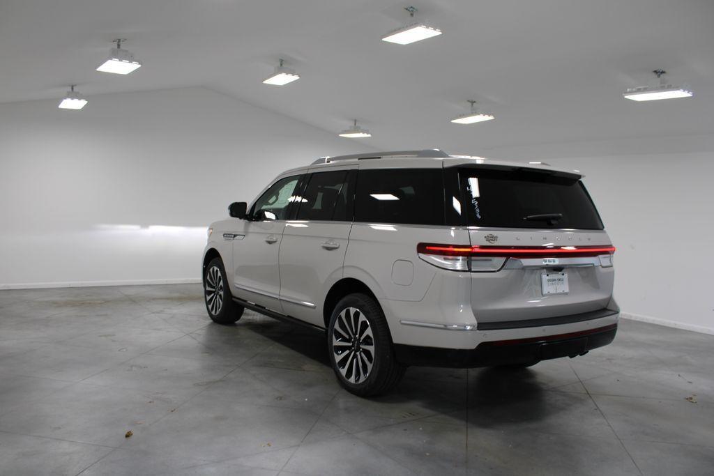 new 2024 Lincoln Navigator car, priced at $99,806