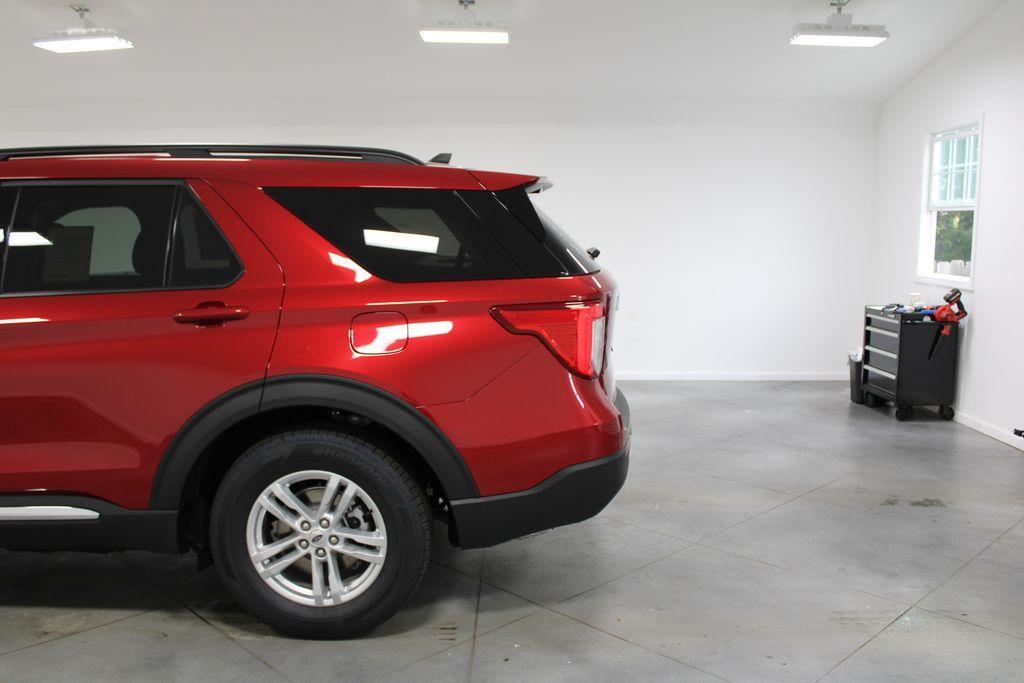 new 2024 Ford Explorer car, priced at $39,827