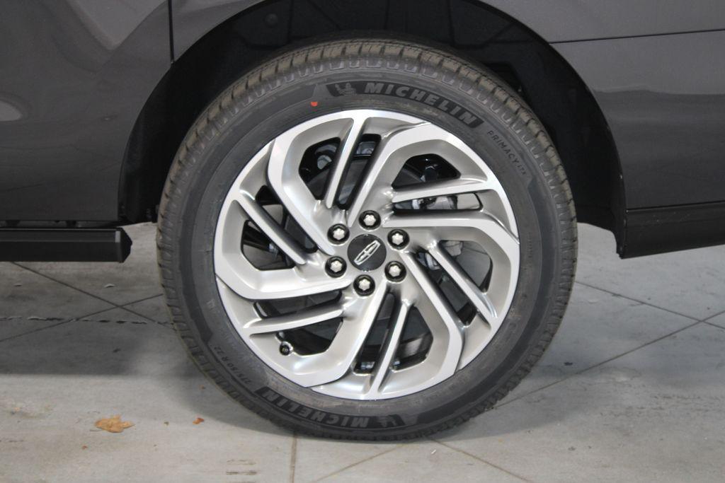 new 2025 Lincoln Navigator car, priced at $100,693