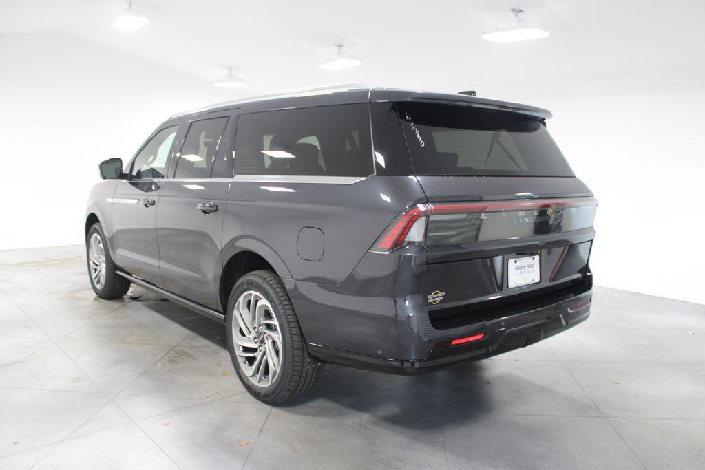 new 2025 Lincoln Navigator car, priced at $100,693