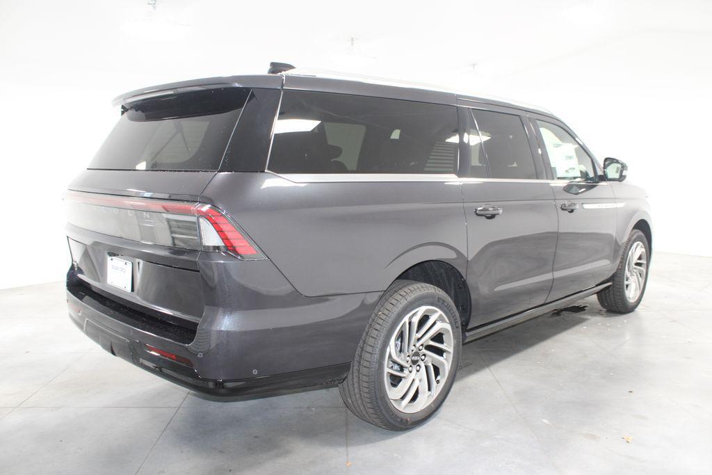 new 2025 Lincoln Navigator car, priced at $100,693