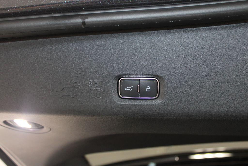 new 2025 Lincoln Navigator car, priced at $100,693