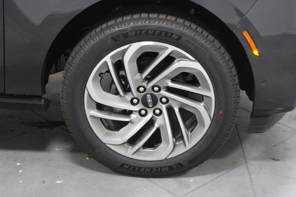 new 2025 Lincoln Navigator car, priced at $100,693