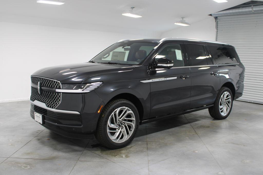 new 2025 Lincoln Navigator car, priced at $100,693