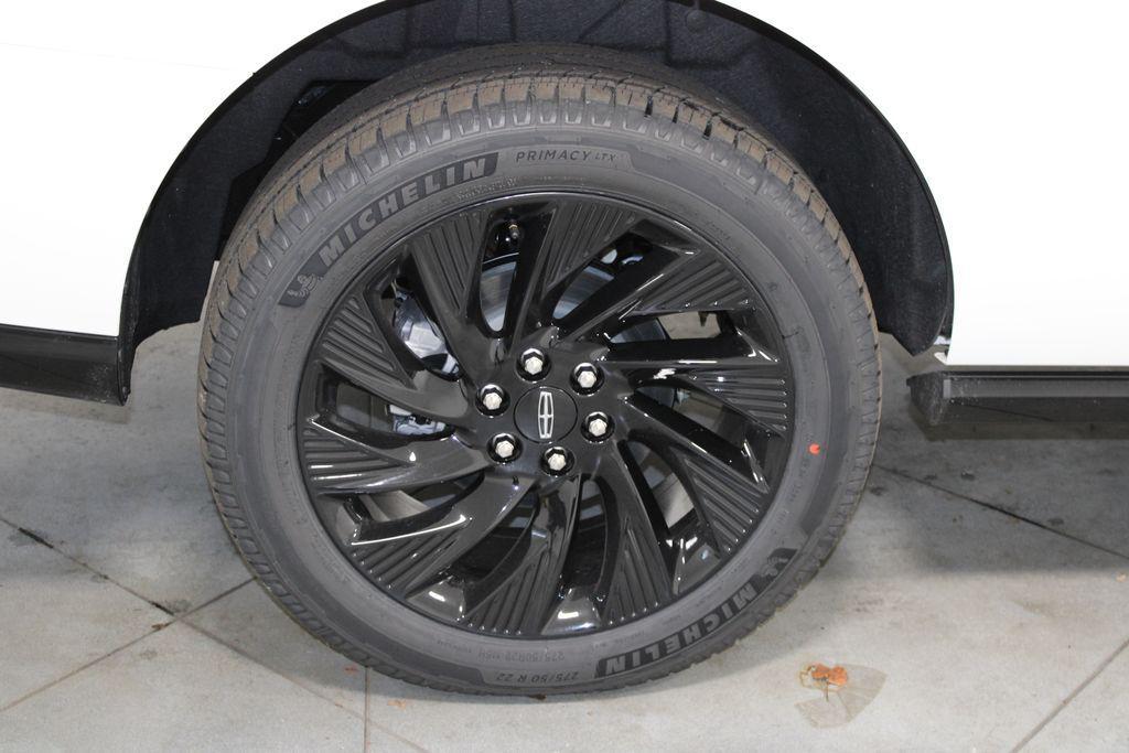 new 2025 Lincoln Navigator car, priced at $104,830