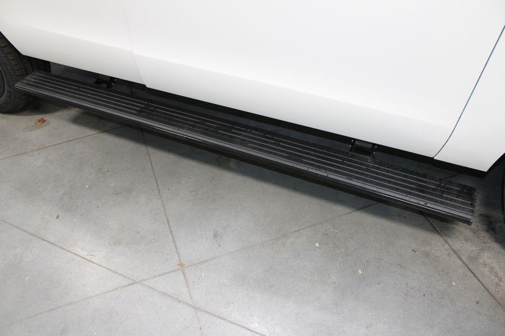 new 2025 Lincoln Navigator car, priced at $104,830