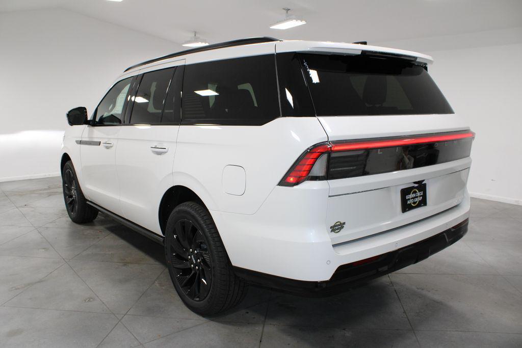 new 2025 Lincoln Navigator car, priced at $104,830