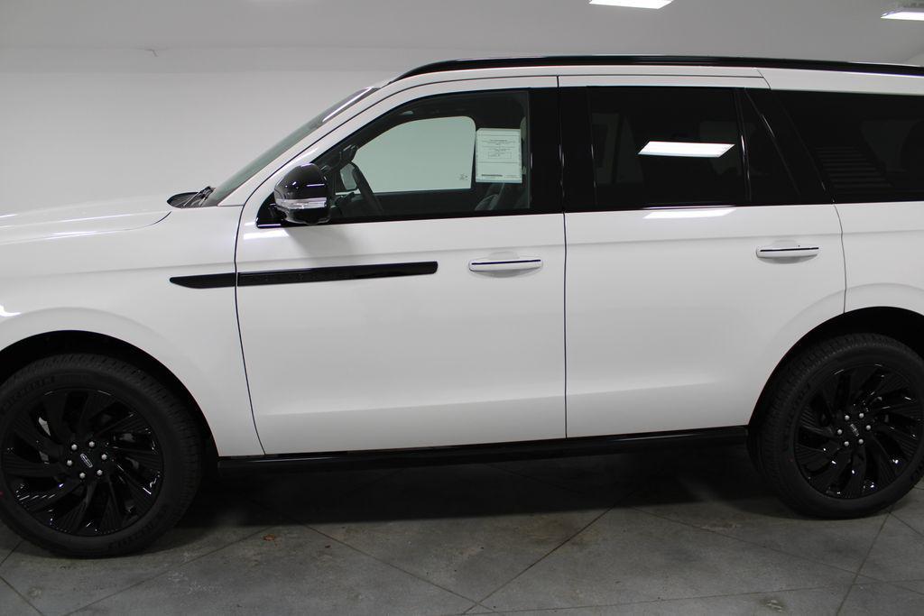 new 2025 Lincoln Navigator car, priced at $104,830