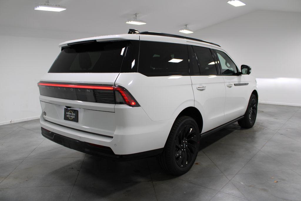 new 2025 Lincoln Navigator car, priced at $104,830