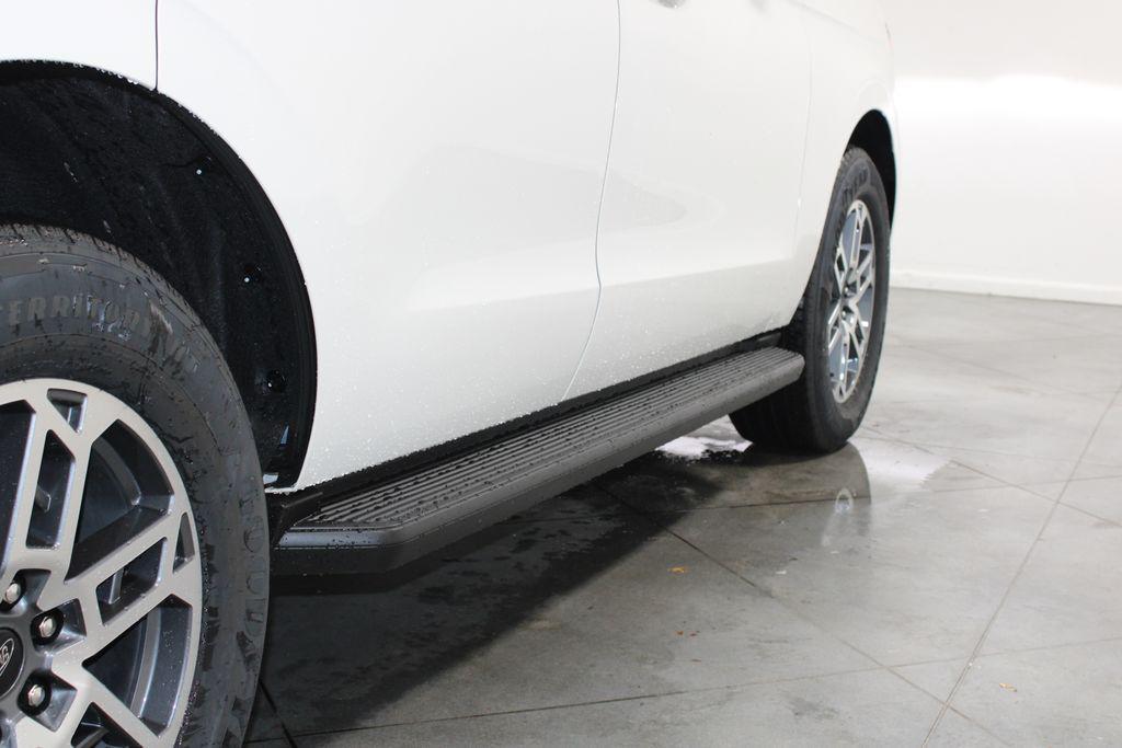 new 2025 Ford Expedition car, priced at $67,526