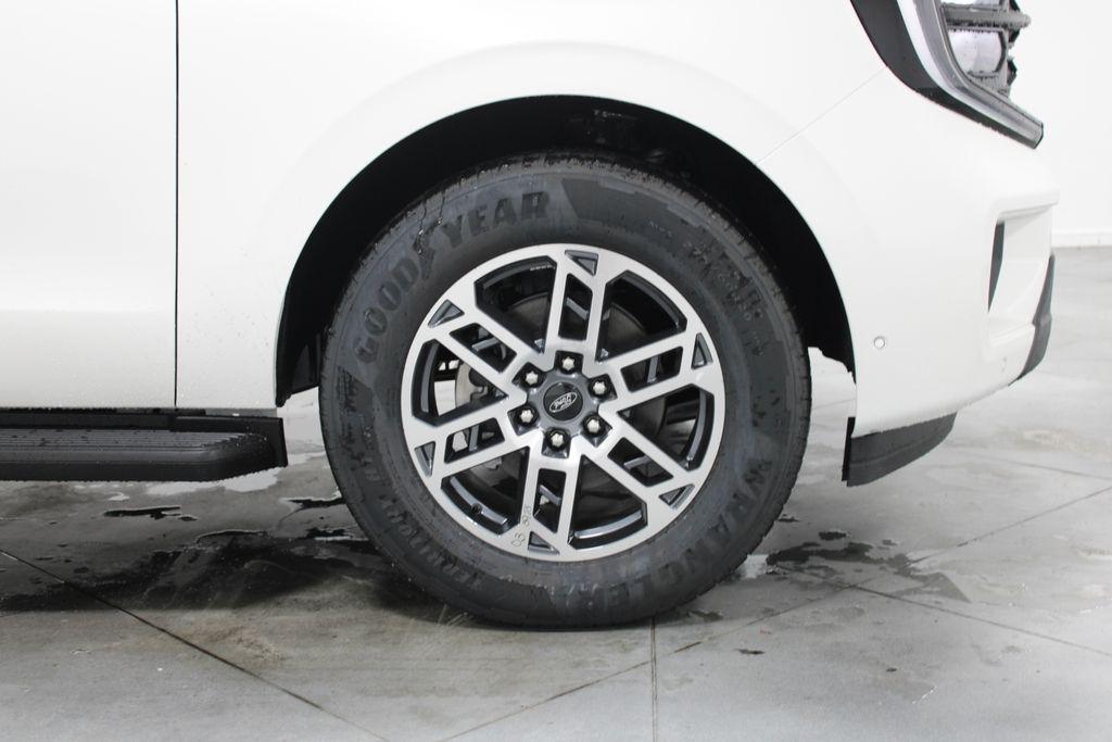 new 2025 Ford Expedition car, priced at $67,526
