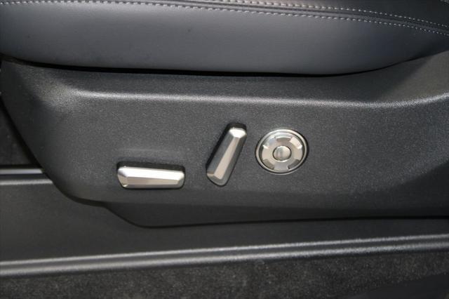 new 2025 Lincoln Navigator car, priced at $109,936