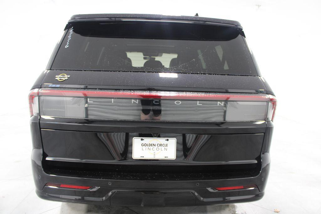 new 2025 Lincoln Navigator car, priced at $108,815