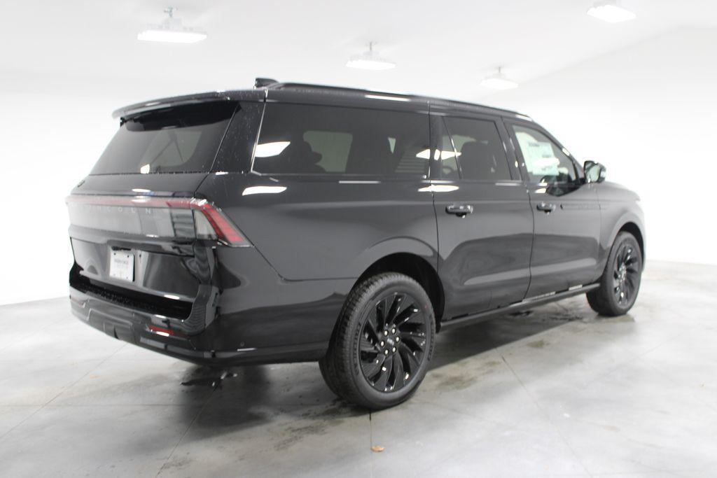 new 2025 Lincoln Navigator car, priced at $108,815