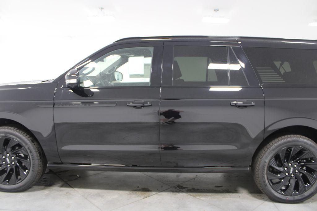 new 2025 Lincoln Navigator car, priced at $108,815