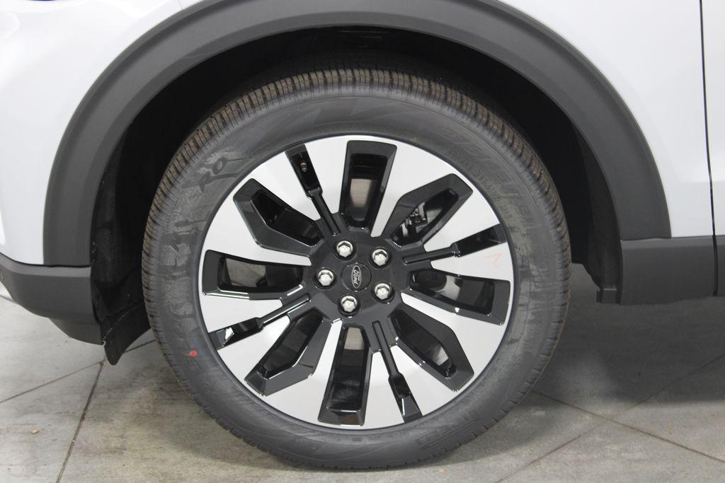 new 2025 Ford Explorer car, priced at $55,198