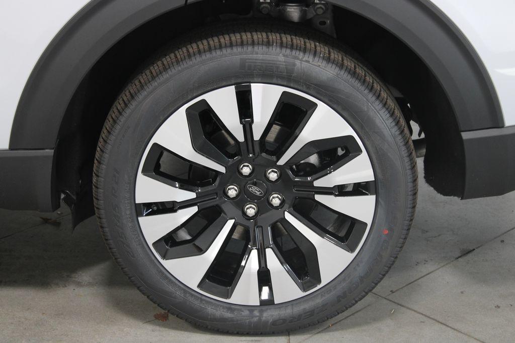 new 2025 Ford Explorer car, priced at $55,198