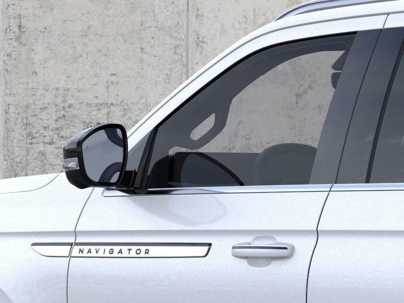 new 2025 Lincoln Navigator car, priced at $105,267