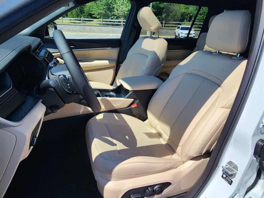 new 2025 Jeep Grand Cherokee L car, priced at $55,590