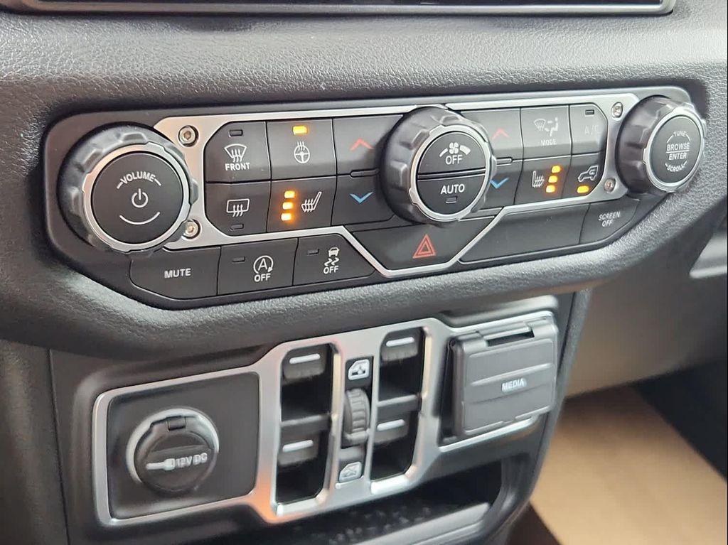 new 2025 Jeep Wrangler car, priced at $51,238