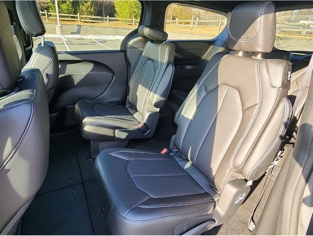 new 2025 Chrysler Pacifica car, priced at $47,115