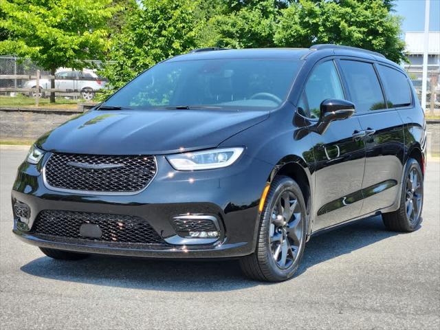 new 2024 Chrysler Pacifica car, priced at $57,205