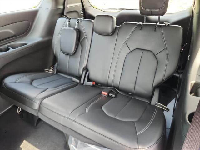 new 2025 Chrysler Pacifica car, priced at $47,620