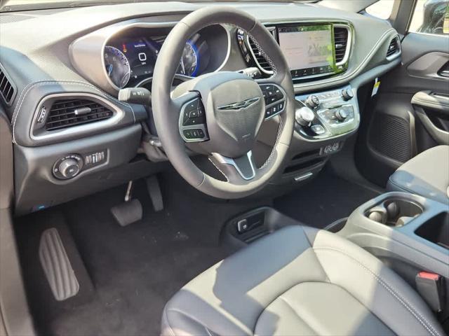 new 2025 Chrysler Pacifica car, priced at $47,620