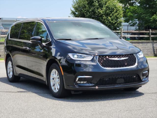 new 2025 Chrysler Pacifica car, priced at $47,620