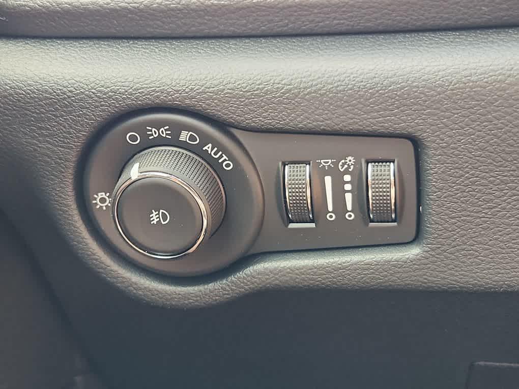 new 2025 Chrysler Pacifica car, priced at $46,619