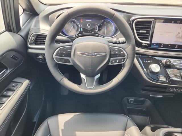 new 2025 Chrysler Pacifica car, priced at $47,620