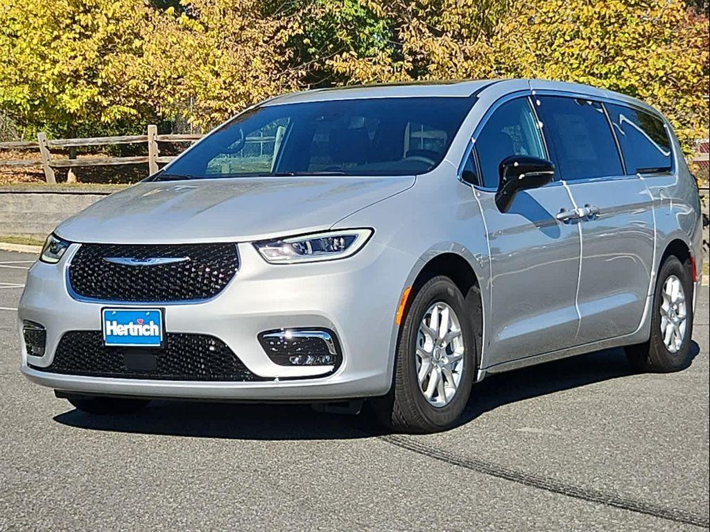 new 2026 Chrysler Pacifica car, priced at $50,450
