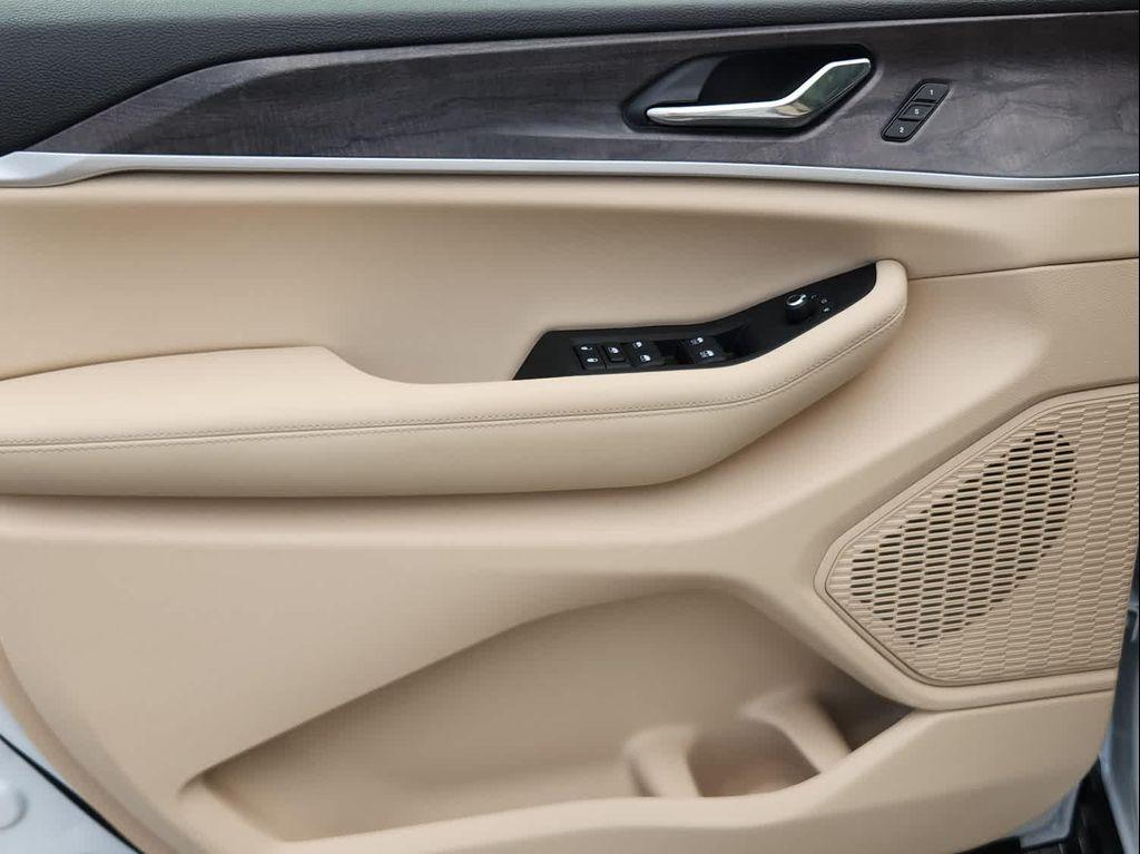 new 2025 Jeep Grand Cherokee L car, priced at $55,429